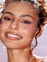 برق لب Poolside Perfection کالکشن Hello Kitty رنگ  Apple Juice شیگلم SHEGLAM - Image 2