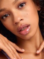 برق لب POWER BOUQUET LIP GLOSS -SUNNY SANDS شیگلم SHEGLAM - Image 4