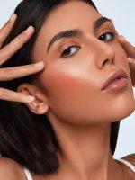 رژگونه استیکی روشن کننده پوست “Glowin’ Up”رنگ NEXT DIMENSION  شیگلم SHEGLAM - Image 2