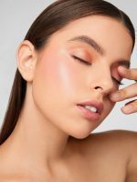 رژگونه استیکی روشن کننده پوست “Glowin’ Up”رنگ NEXT DIMENSION  شیگلم SHEGLAM - Image 4