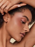 رژگونه مات سبک LIGHTWEIGHT رنگ SCROLLING شیگلم SHEGLAM - Image 2