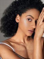 هایلایتر COSMIC CRYSTAL MOUSSE رنگ  MOONBEAM شیگلم SHEGLAM - Image 2