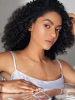 هایلایتر COSMIC CRYSTAL MOUSSE رنگ  VANILLA SKEYE شیگلم SHEGLAM - Image 5