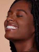 پنکک کرم پودری (پودر  پایه)  SKIN-FOCUS فول کاور - رنگ CAMEL شیگلم SHEGLAM - Image 6