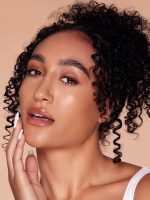 کرم پودر آبرسان SKINFINITE HYDRATING رنگ  ALMOND شیگلم SHEGLAM - Image 4