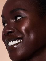 کرم پودر آبرسان SKINFINITE HYDRATING رنگ DEEP شیگلم SHEGLAM - Image 4