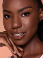 کرم پودر مخصوص پوست  رنگ SANDALWOOD شیگلم SHEGLAM COMPLEXION PRO با پوشش مات و ماندگاری طولانی‌ - Image 4