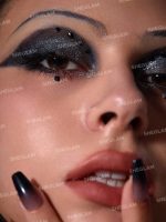 گلیتر ژل CORPSE BRIDE COLLECTION GHOSTLY  رنگ  UNDERWORLD شیگلم SHEGLAM - Image 3