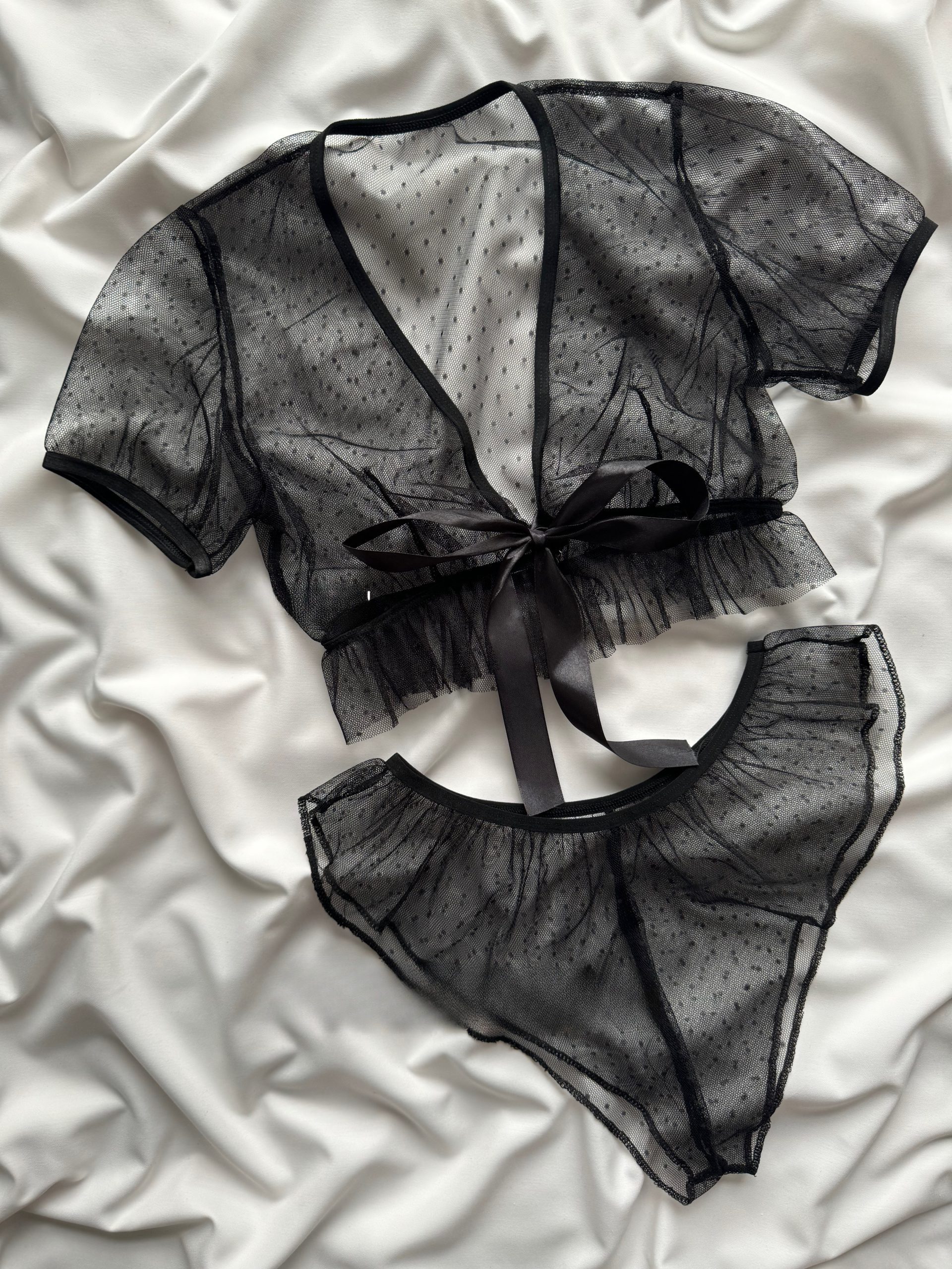 0A5F5421-001B-456F-89B3-F9CE527082D0-scaled ست لباس خواب نیم تنه و شورت خالدار توری دانلا