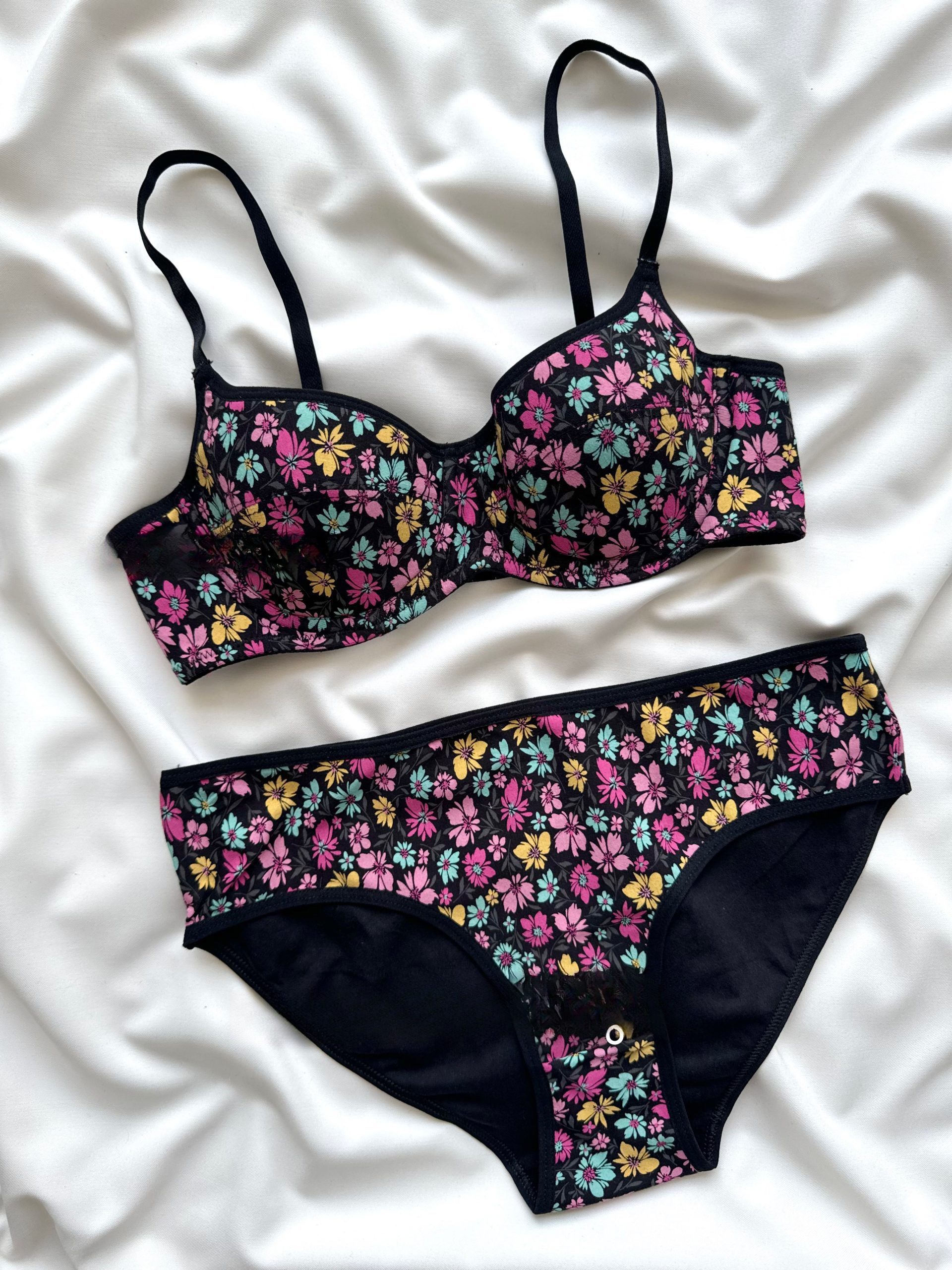 1B8A7B05-1DDF-4E5D-870E-67A5EE37E7A7-scaled ست لباس زیر نخی ابرنازک گلدار دانلا