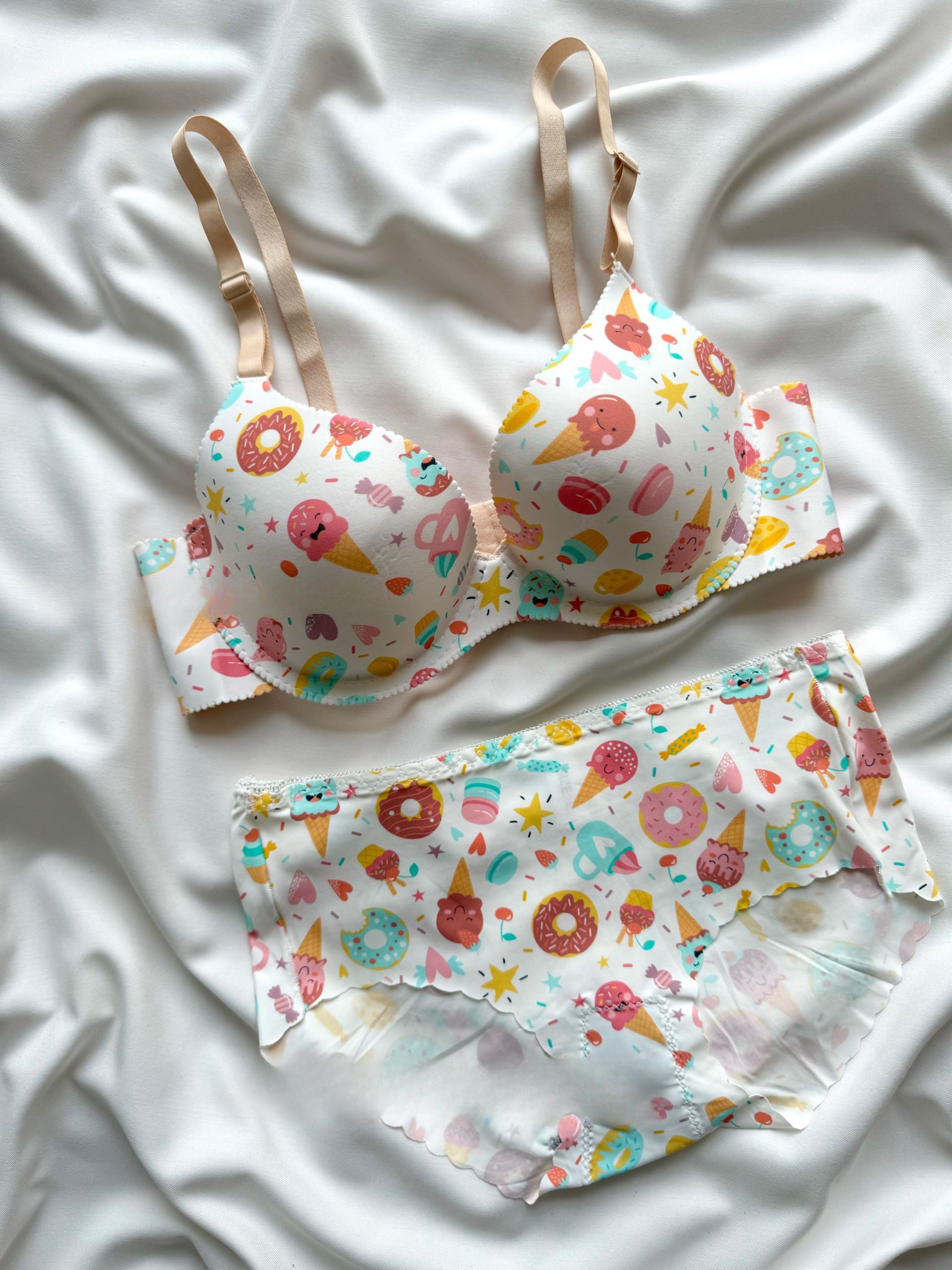 25E88709-B030-44FD-BDEC-3546D5498DBB-scaled ست لباس زیر دونات دانلا