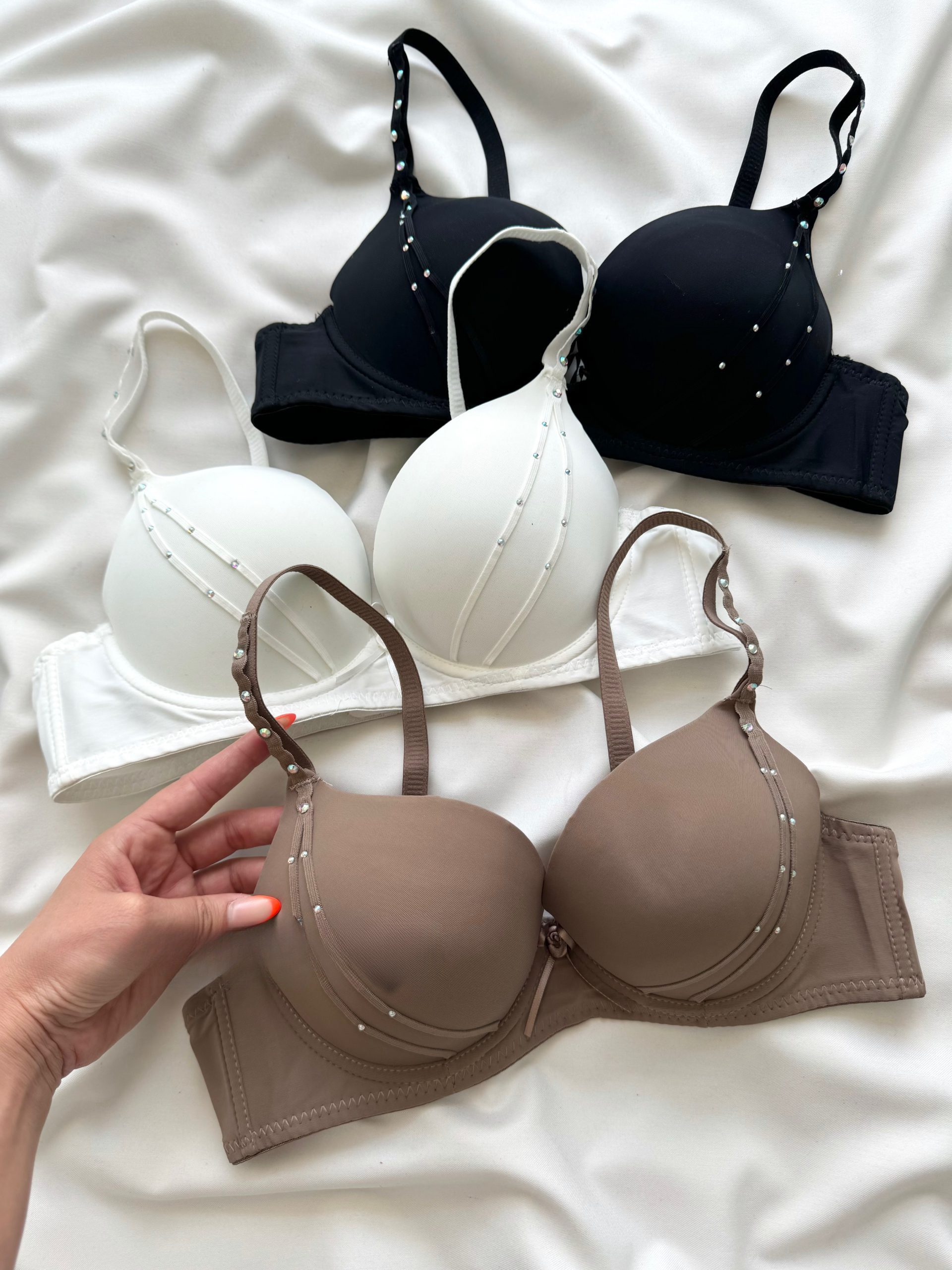 29DBD3AB-B94D-4E37-9862-D796B0E07D74-scaled سوتین زنانه جکدار ماهرخ دانلا - Image 1