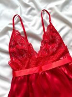 ست لباس خواب ساتن بغل چاک قرمز دانلا - Image 2