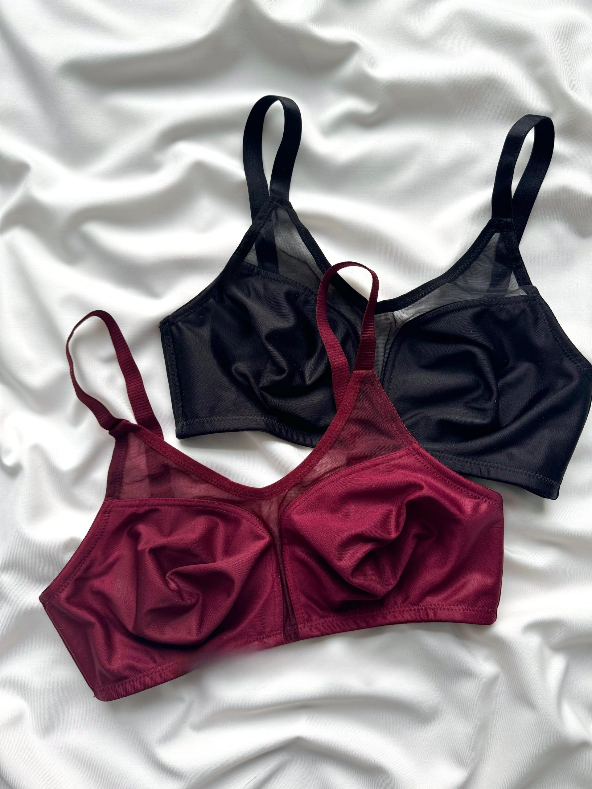 630D376E-B070-43CD-8A42-B4B664776067-scaled سوتین نخی فنردار دار طرح دار دانلا