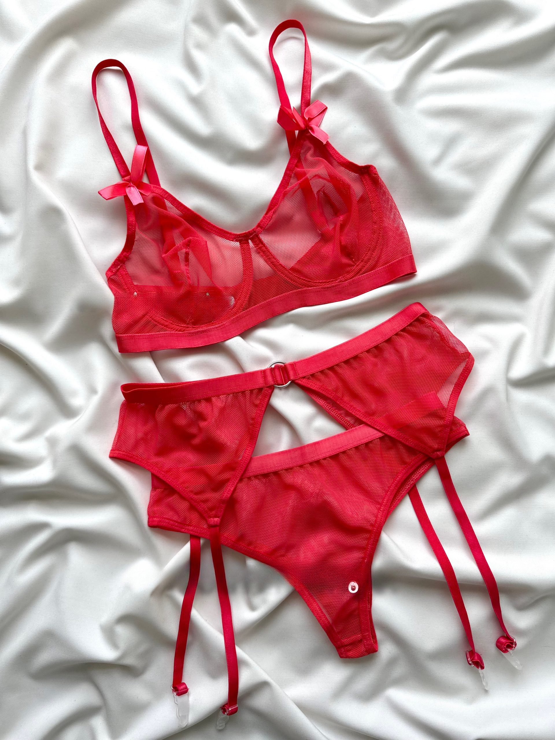 6E28BA4B-4E84-4AC5-98E9-C550E189CA1A-scaled (1) ست لباس خواب فانتزی زنبوری دانلا - Image 1