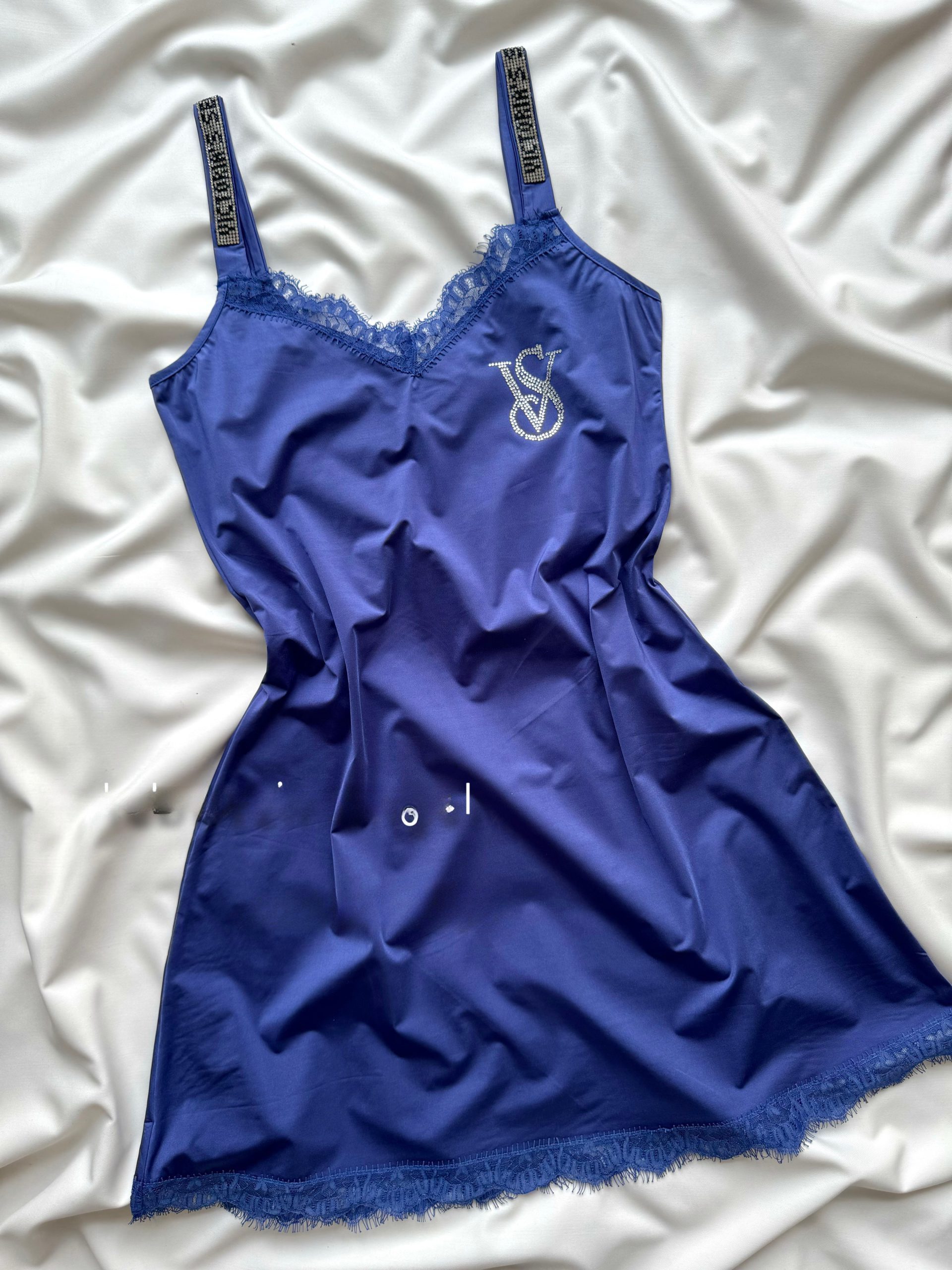 768E995A-767C-44D0-9D6D-DE8135A7253D-scaled ست لباس خواب سلطنتی دانلا