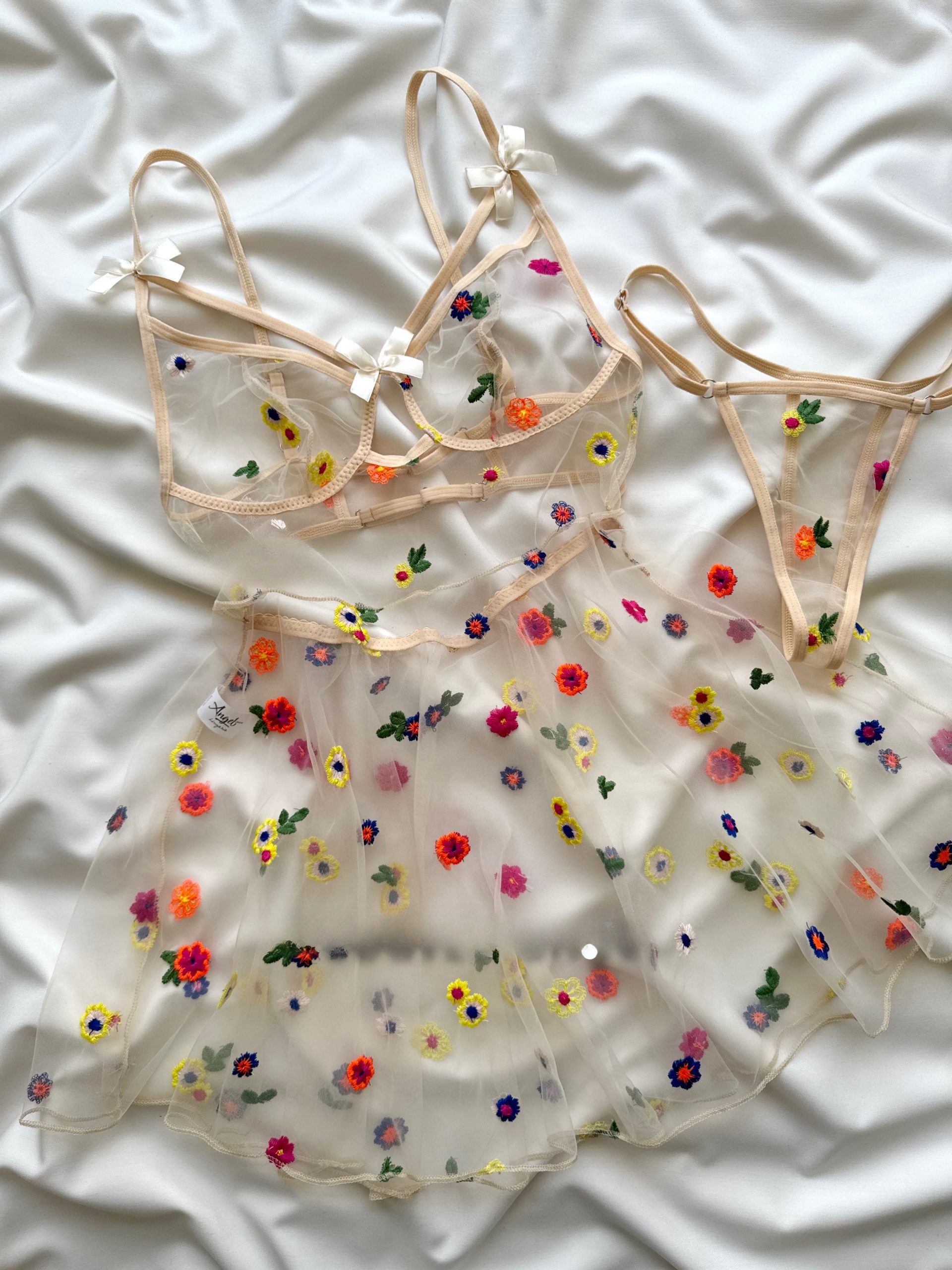 9A8CD79B-06B6-4A7D-938F-0CE38BBC5571-scaled ست لباس خواب شیشه ای گل دار دانلا - Image 1