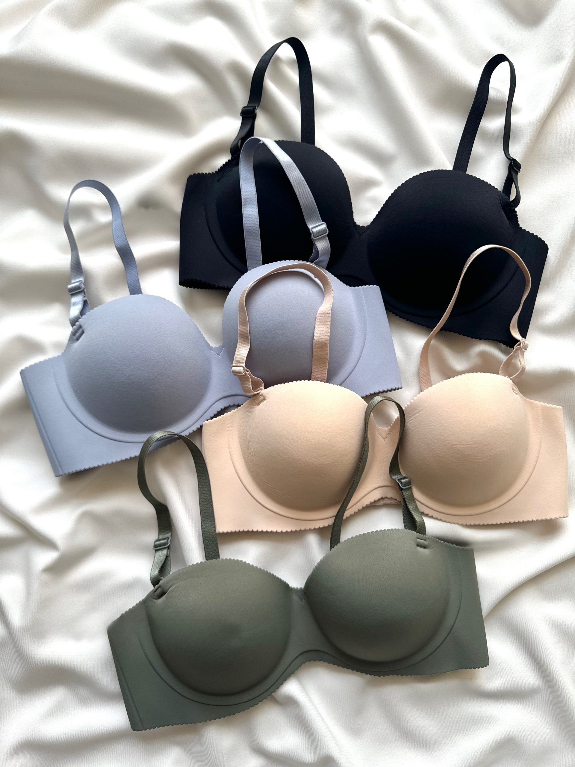 A1EAC360-726C-4702-8E6B-F905A7174C14-scaled سوتین زنانه راز مهتاب دانلا