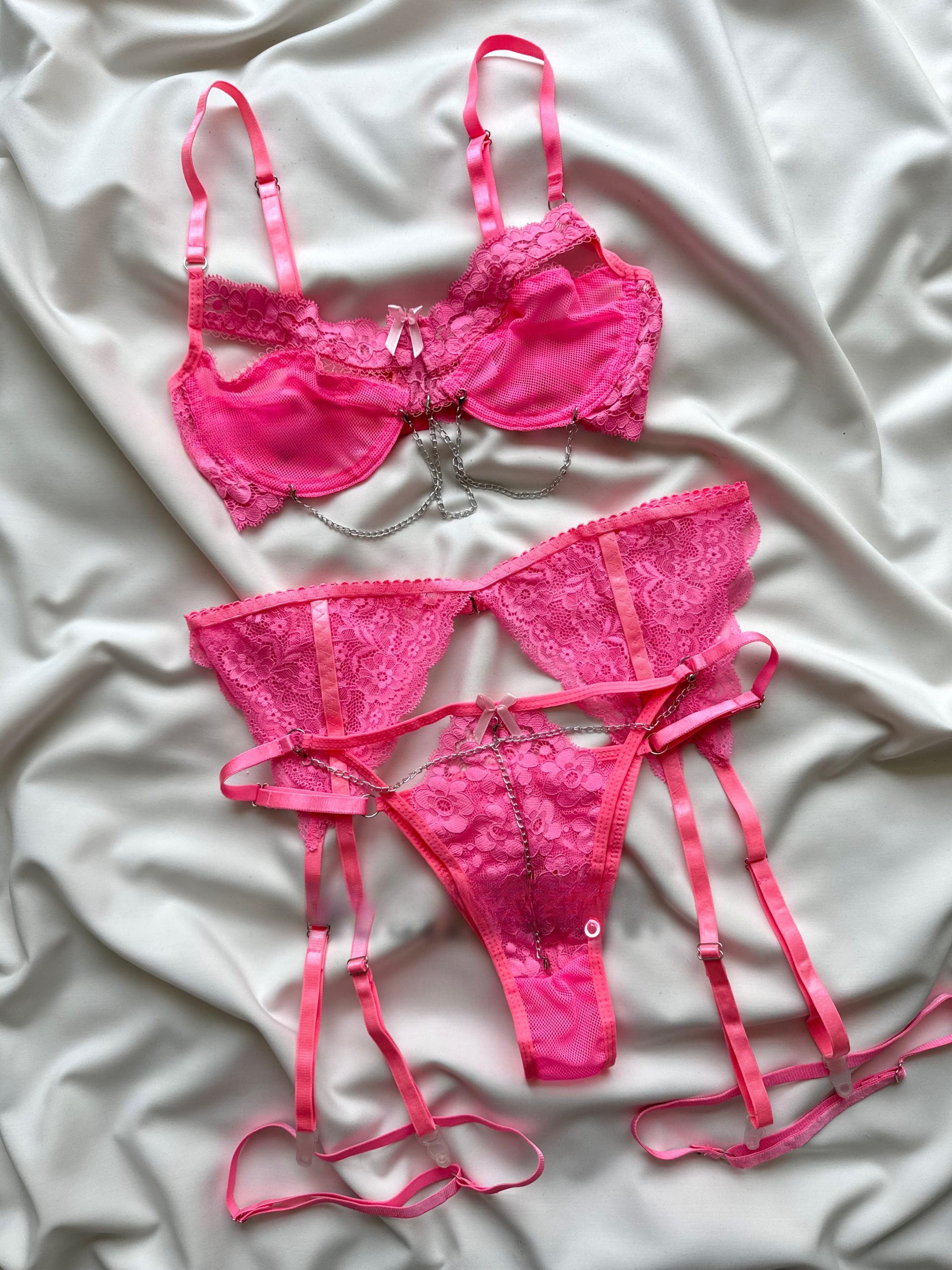 CA86C458-A6BB-43CF-B4FB-64BD00A93766-scaled (1) لباس خواب زنبوری صورتی دانلا - Image 1