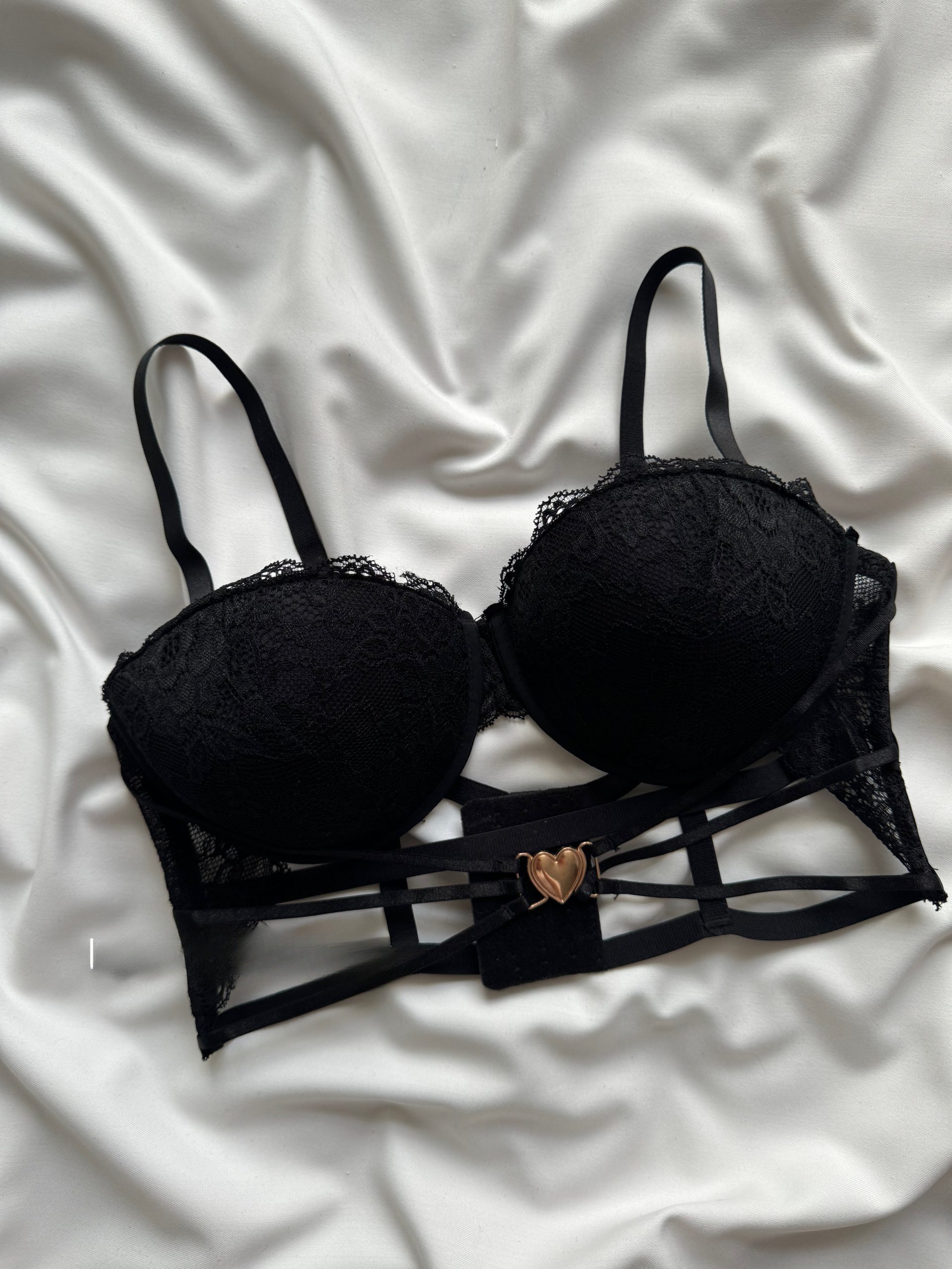 DB3D0910-DFE1-446A-882E-40C4B41E788B-scaled سوتین زنانه دکلته شب دانلا - Image 1