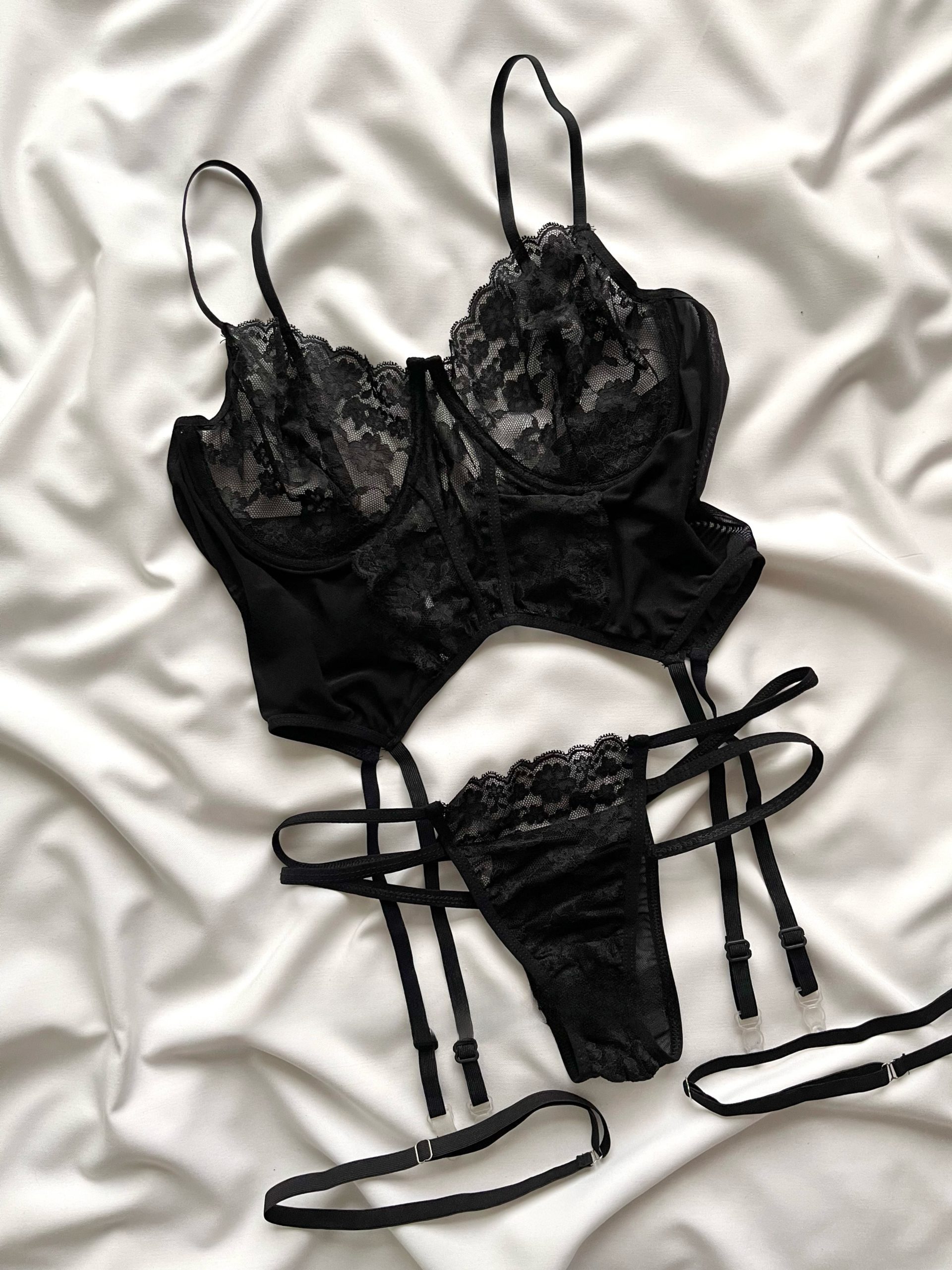 E58A097E-4D09-4C78-9973-9121A7F1A9C7-scaled ست لباس خواب برالت فانتزی ابریشم دانلا - Image 1