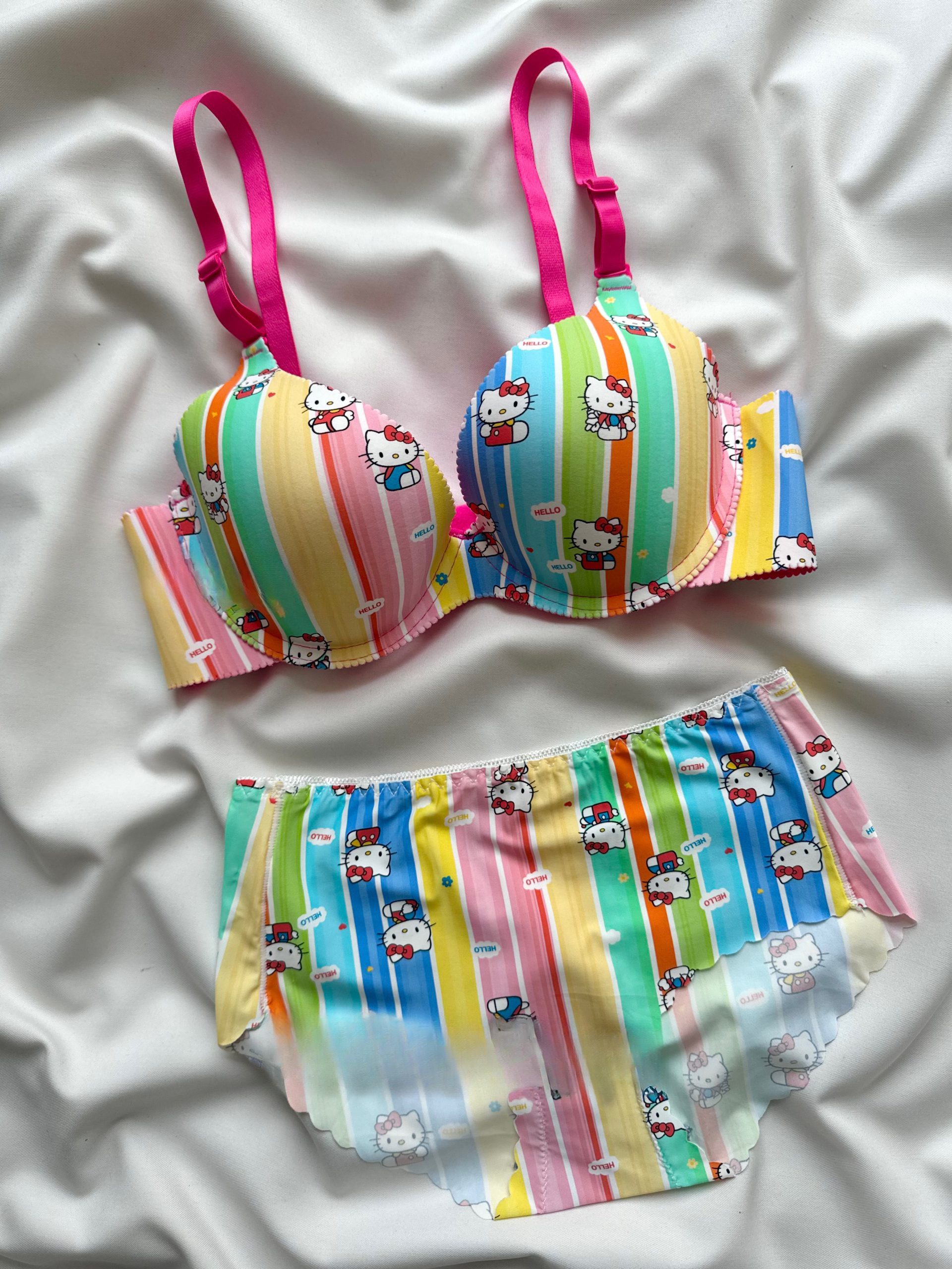 EAC69909-48AA-4165-AD9E-0AD693F02FE4-scaled ست لباس زیر اسفنجی لیزری مدل کیتیلاو دانلا - Image 1