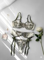 ست شورت و سوتین سه تیکه گیپوری سبز پسته ای دانلا