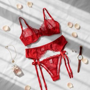 ست شورت و سوتین سه تیکه گیپوری قرمز دانلا