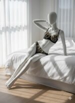 ست شورت و سوتین گیپوری فنردار دانلا رنگ مشکی طلایی کاپ سی - Image 2