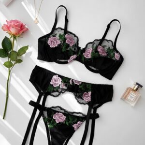 ست شورت و سوتین سه تیکه گیپوری مشکی دانلا