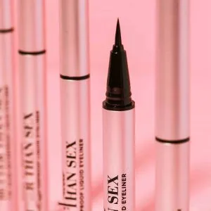 TooFaced LiquidEyeliner2 min