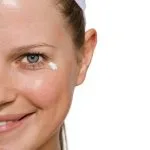 کرم مرطوب کننده دور چشم گزموز اوریاژ Uriage - Image 3