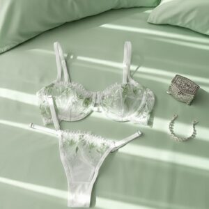 ست شورت و سوتین توری گیپوری فنردار سبز دانلا