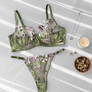 ست شورت و سوتین گیپوری فنردار سبز کاپ C